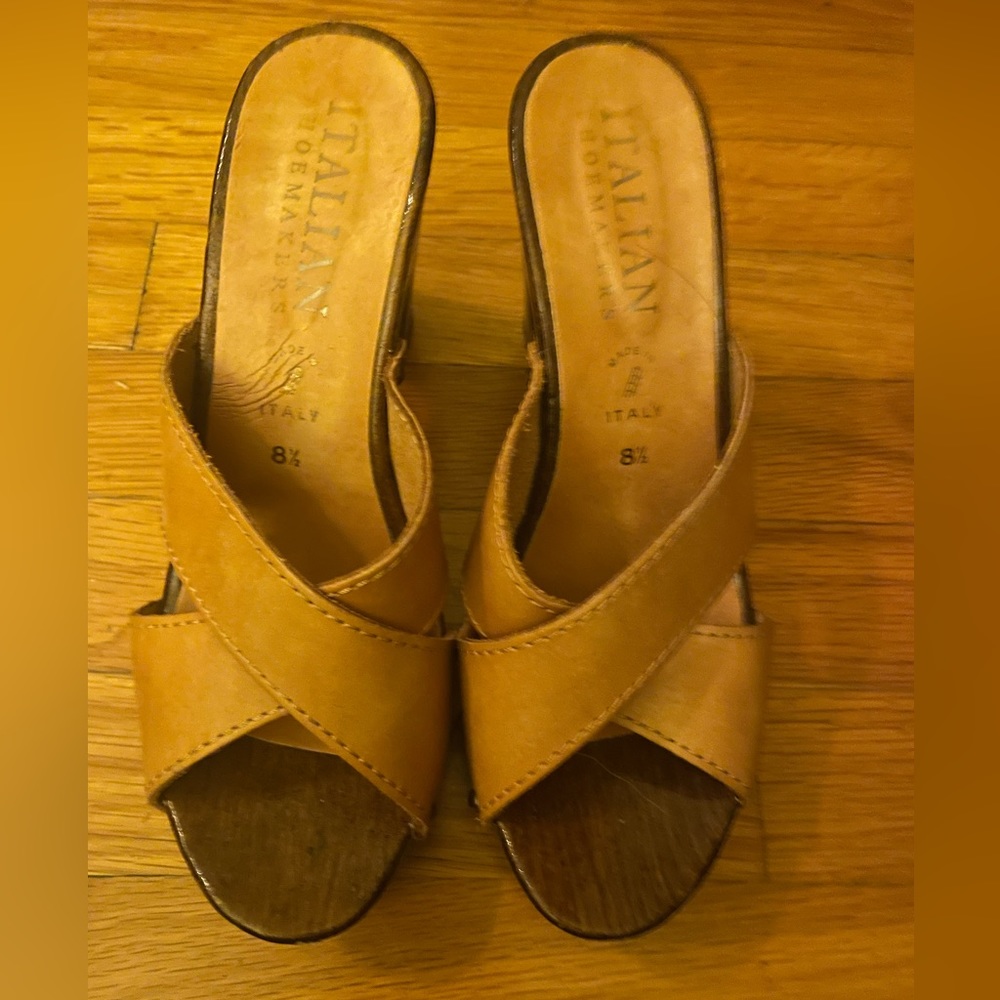 Italian Shoemakers tan heel size 7